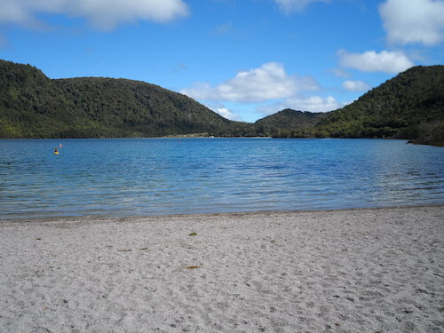 View one end of Blue Lake, Rotorua, to the other