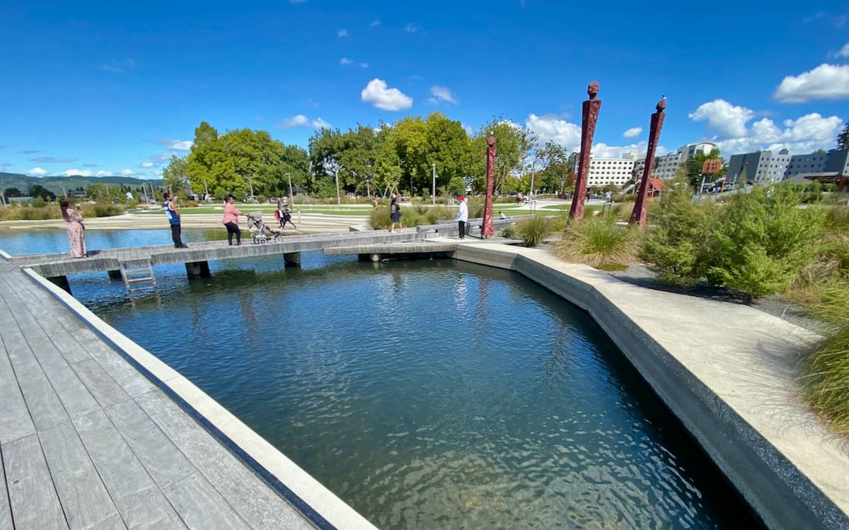 Lakeside boardwalk, bridges and terraces at Rotorua.