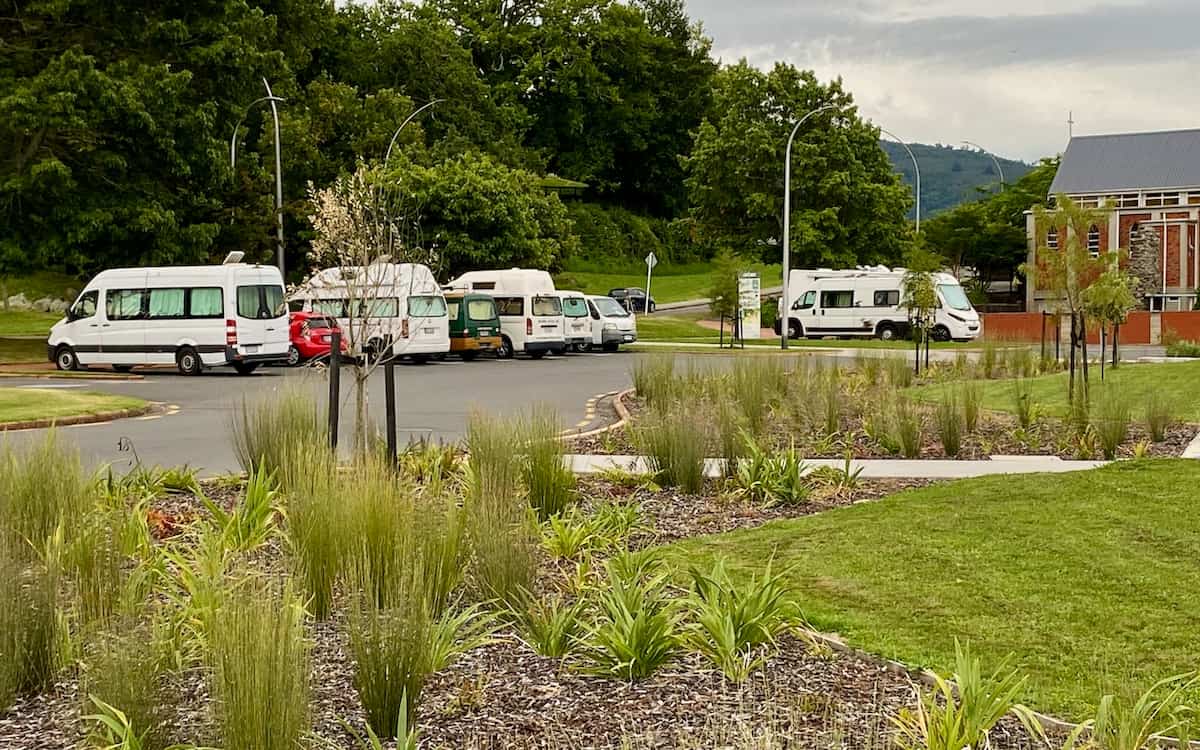 Freedom Campervan parking - Lake Rotorua.