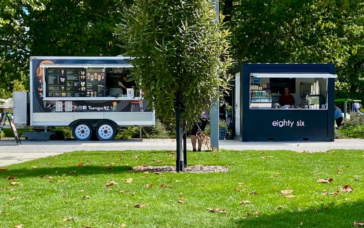 Kiosks TearifficNZ and Eighty-six.