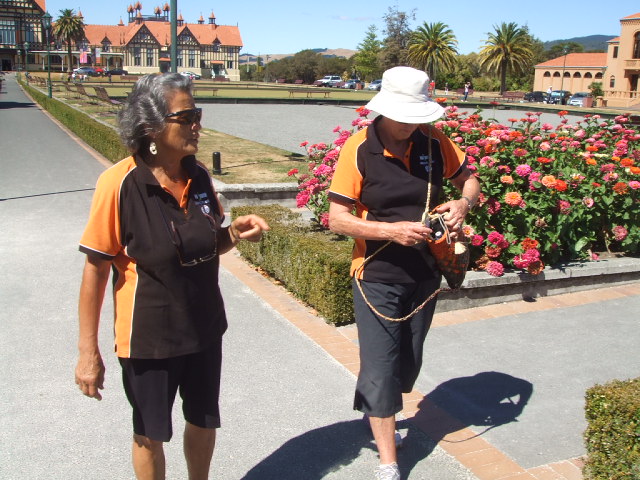 Kia Ora Guided City Walks around Rotorua - Josie & Gay