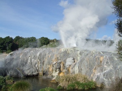 Rotorua Geysers - Four Feathers and Pohutu at Te Puia Thermal Reserve